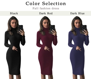 Présentation trois couleurs de robes midi moulantes en maille côtelée à col roulé