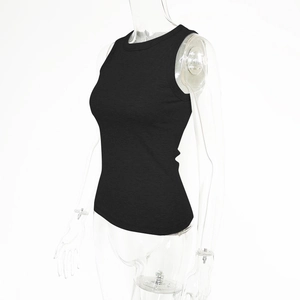 Tessuto dettagliato del top a costine nero da donna con trama in maglia elasticizzata
