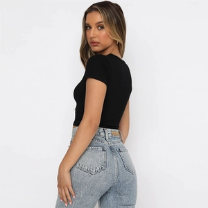 Women's black short sleeve crop top paired with high-waisted light blue denim jeans