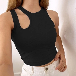 Débardeur en maille côtelée noire pour femme avec découpe épaule et col rond élégant