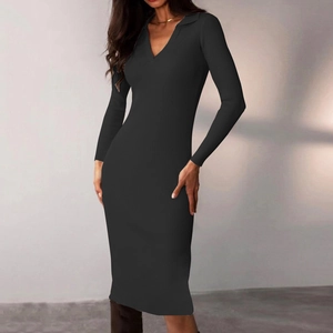Robe midi élégante à manches longues en maille côtelée noire avec col en V et coupe slim