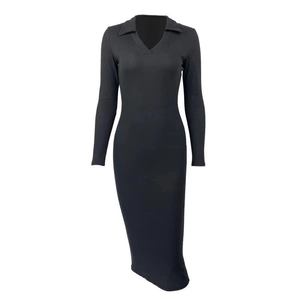 Robe mi-longue élégante noire à manches longues avec col en V à revers et coupe ajustée