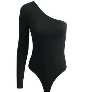 Body nero minimalista a una spalla a maniche lunghe con vestibilità aderente ed elastica
