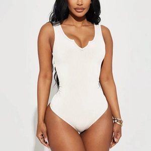 Bodysuit sans manches en maille côtelée col V ajusté blanc crème pour l'été