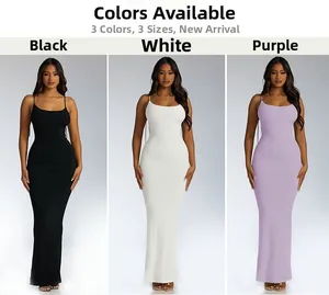 Nahaufnahme von gerippten Bodycon-Midikleidern in Schwarz, Weiß und Lila für Damen