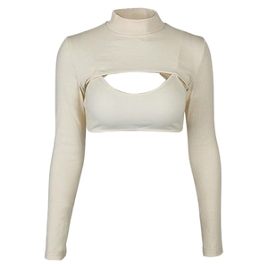 Crèmewitte geribbelde gebreide tweedelige set met top met lange mouwen en een camisole