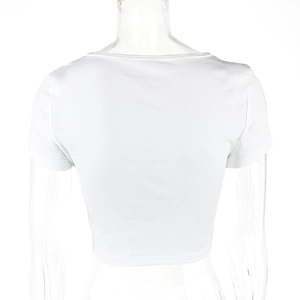 Dettaglio posteriore del top corto bianco in cotone a costine con vestibilità slim fit