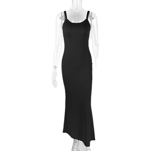 Robe longue noire côtelée moulante pour femme avec un design élégant sans manches