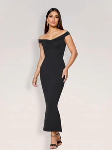 Robe de soirée noire chic à épaules dénudées avec une silhouette sirène ajustée