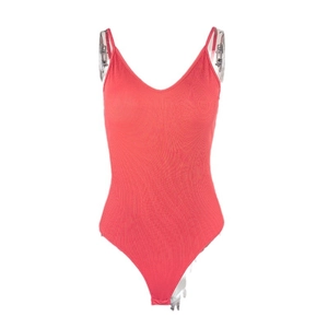 Body en maille côtelée rose corail avec col en V et fines bretelles coupe ajustée