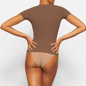 Close-up back view of coffee brown slim fit T-shirt in high-stretch knit fabric