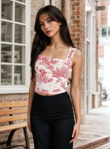 Women's cropped camisole with red ink landscape print and square neck for summer vacation