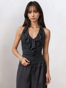 Elegantes schwarzes Halter-Top mit V-Ausschnitt, Rüschen und passender weiter Hose