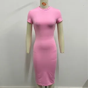 Pink short sleeve bodycon midi dress with round neck in slim fit knitted fabric