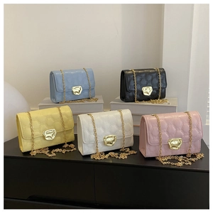 Mini borse a tracolla trapuntate in vari colori con catena in metallo dorato