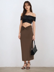 Women's summer V-waist twisted long skirt with black off-shoulder cropped top outfit