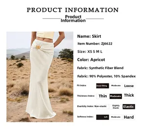 Détail de la jupe taille haute avec boucle coquillage et info matière en polyester