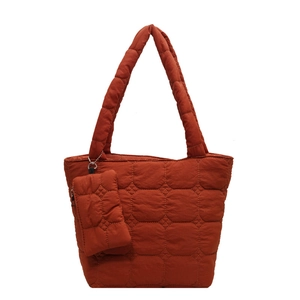 Gewatteerde tote bag in oranje nylon met bijpassend klein etui en stevige schouderbanden