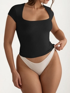 Dames slim fit zwart T-shirt met korte mouwen, stijlvolle vierkante hals en zachte stof