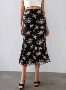 Elegant high-waist floral midi skirt with a fishtail hem and vintage black patterns