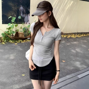 Gray henley neck short sleeve t-shirt paired with black mini skirt and sun hat