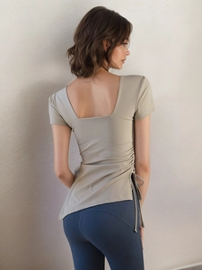 T-shirt femme dos nu à col carré avec cordon de serrage latéral et ourlet asymétrique