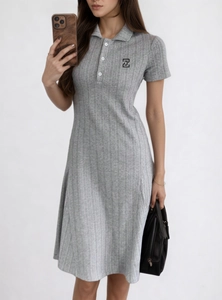 Robe Midi à Col Polo pour Femmes Manches Courtes Coupe Ajustée Ligne A Texture Nervurée Gris Décontracté Élégant Couleur Unie