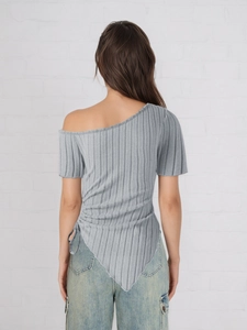 Haut en tricot gris à une épaule avec cordon de serrage et ourlet asymétrique vue de dos