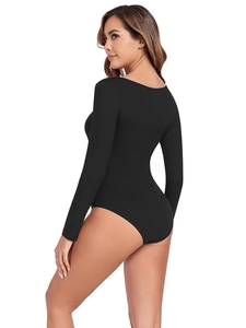 Body noir à manches longues pour femmes coupe ajustée avec col rond et silhouette galbante