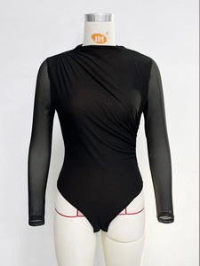 Body noir chic pour femme avec manches longues en mesh et design plissé sur le devant