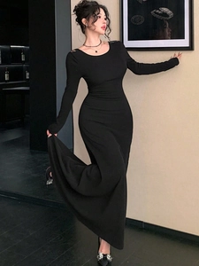 Slim fit long sleeve black maxi dress for women with elegant backless bodycon silhouette