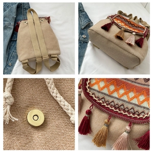 Detail eines gewebten Bohemian-Rucksacks mit Stickerei und bunten Quasten