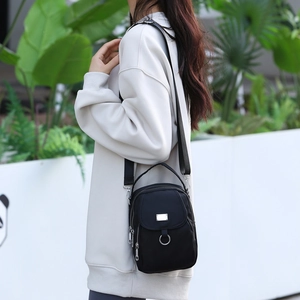 Mini borsa a tracolla in tessuto oxford nero per donna con tracolla regolabile