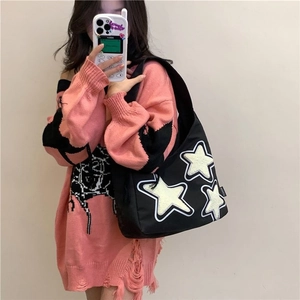 Bolso tote de lona negra con bordado de estrellas blancas y etiqueta fashion para mujer