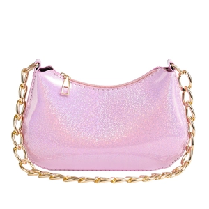 Borsa a spalla rosa glitterata con catena dorata e finitura scintillante