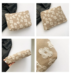 Vista macro detallada de tela tejida beige con jacquard floral y cremallera dorada