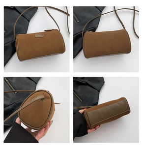 Vue détaillée du sac cylindrique en daim marron avec coutures et logo JIA SHI QING