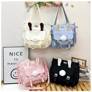 Simpatica Borsa a Tracolla da Donna con Orecchie di Coniglio in Nylon Leggera Borsa Sottobraccio con Decorazione a Pompon per Ragazze Studenti