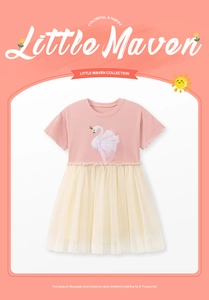 Détail du haut en coton rose avec broderie cygne et jupe en tulle multicouche pour filles