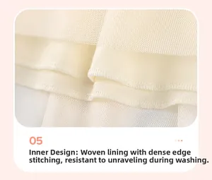 Détail de la doublure tissée et des coutures fines sur la robe en tulle pour filles