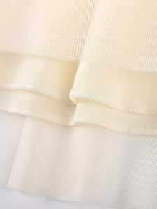 Robe d'été pour fille beige avec tulle multicouche et détails de couture délicats