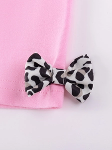 Pink knit cotton girls' summer set featuring a stylish leopard print bow detail