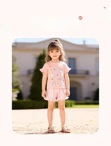 Mädchen Sommer-Set mit Katzen-Print T-Shirt und gestreiften Shorts mit Rüschen