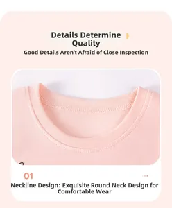 Detail des weichen rosa Rundhalsausschnitts eines hochwertigen Baumwollkinder-T-Shirts