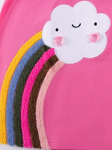 Robe rose pour filles avec broderies de nuages blancs et arc-en-ciel coloré