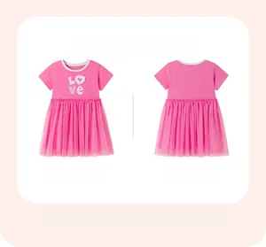 Vues avant et arrière de la robe tutu rose pour filles avec broderie LOVE artistique