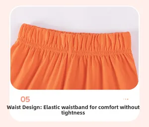Détail de la taille élastique sur le short en tricot de coton orange pour enfant
