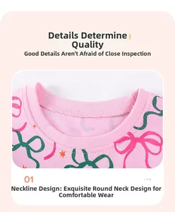 Détail du col rond en coton rose avec double couture durable et motif de ruban à nœud