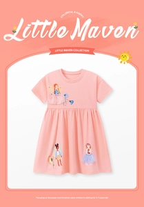 Vue détaillée de la robe en coton rose avec appliques de fées en tulle 3D pour filles