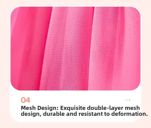 Détail du tissu en maille plissée double couche rose vif pour robe d'été de fille